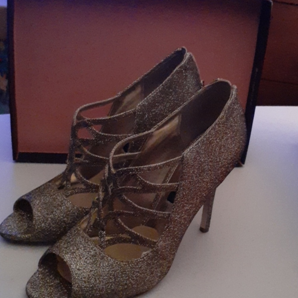 Shoes - Picture 2 of 4